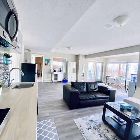 Private, Spacious, & Bright Home YYC Exterior photo