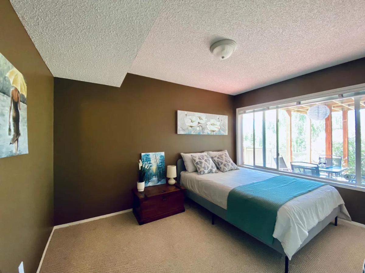 Private, Spacious, & Bright Home YYC Exterior photo