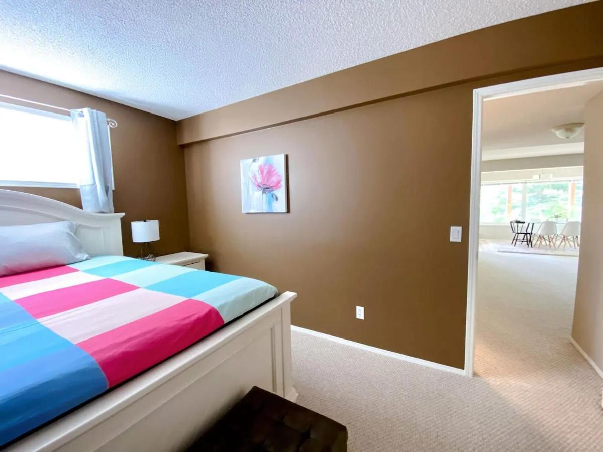 Private, Spacious, & Bright Home YYC Exterior photo