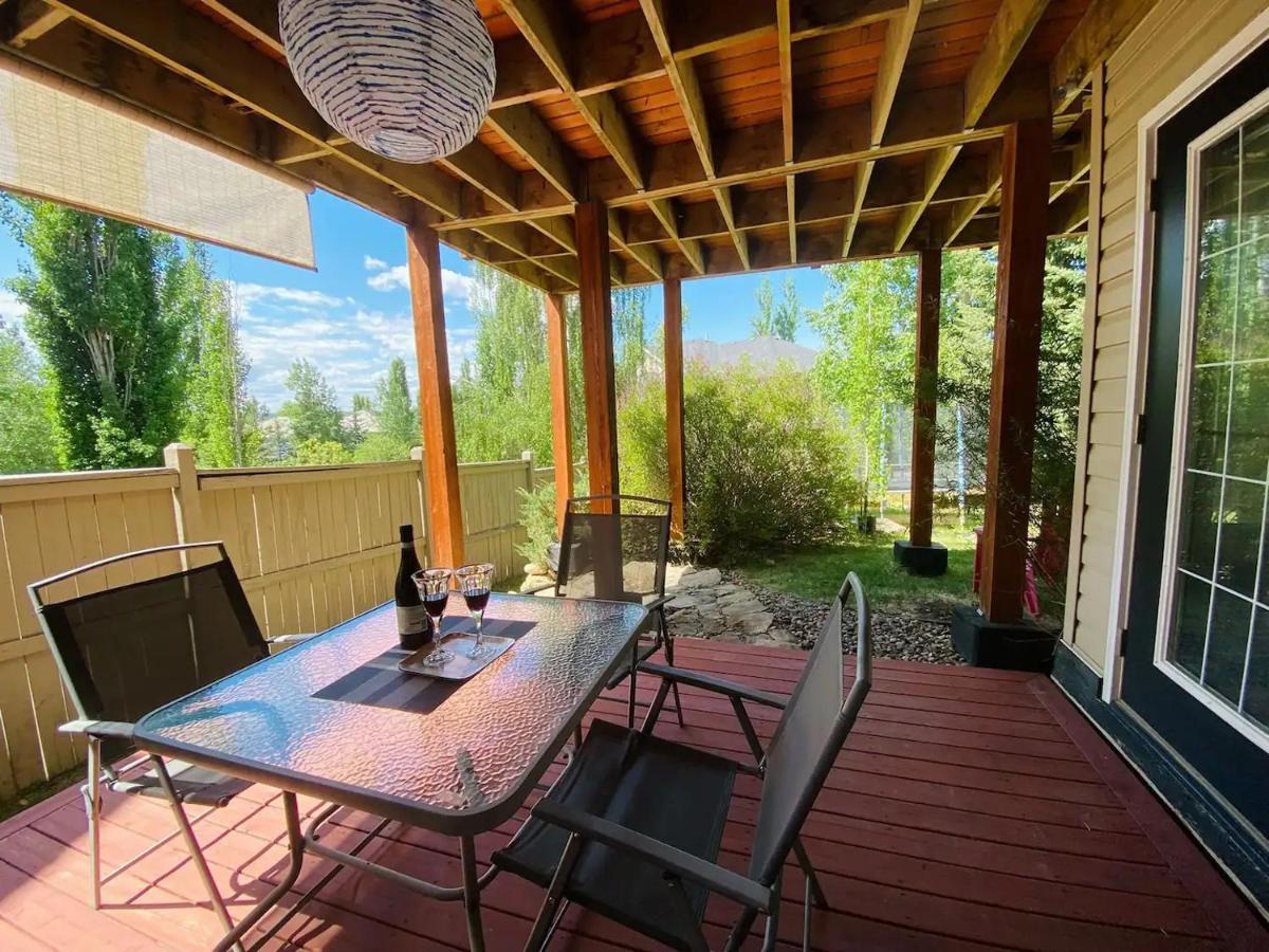 Private, Spacious, & Bright Home YYC Exterior photo