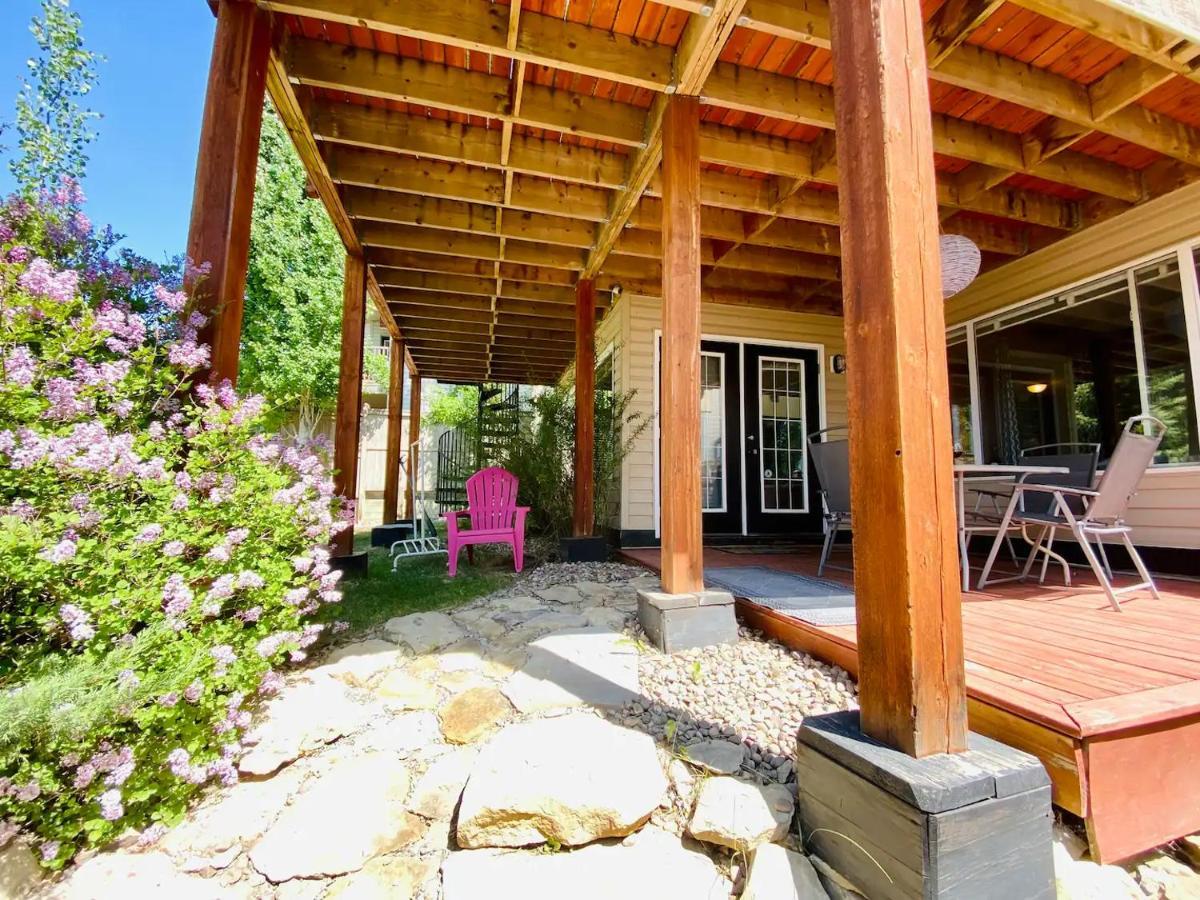 Private, Spacious, & Bright Home YYC Exterior photo
