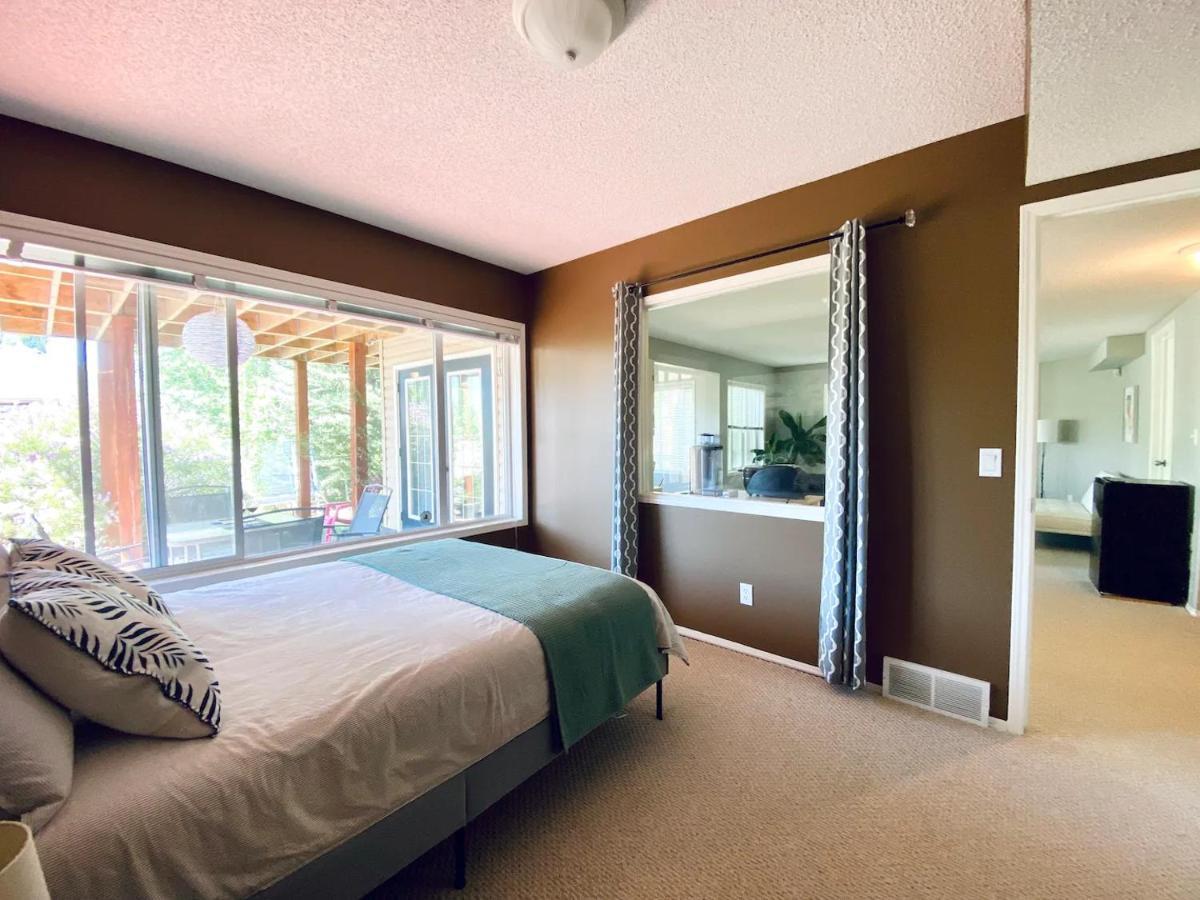 Private, Spacious, & Bright Home YYC Exterior photo