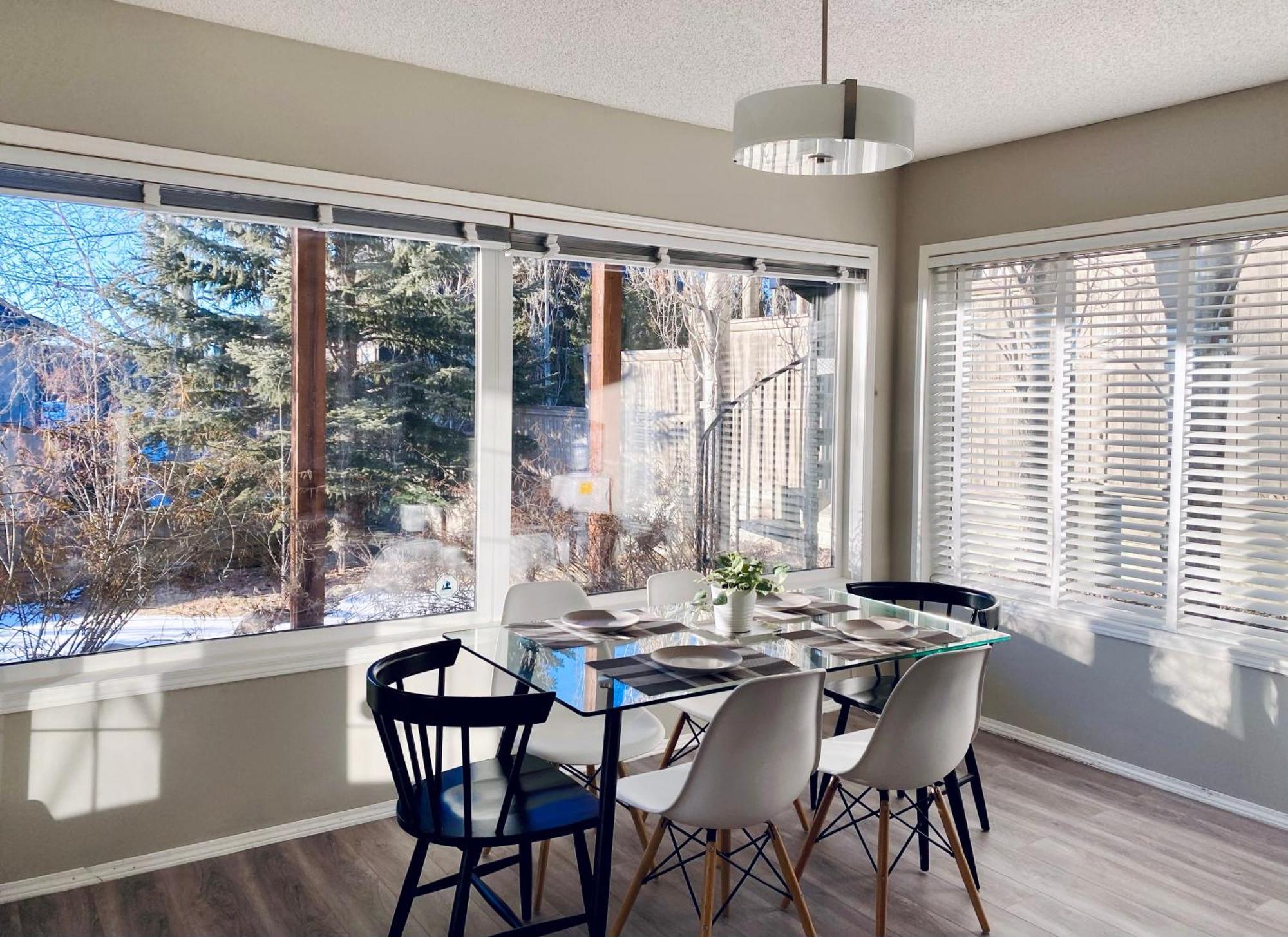 Private, Spacious, & Bright Home YYC Exterior photo