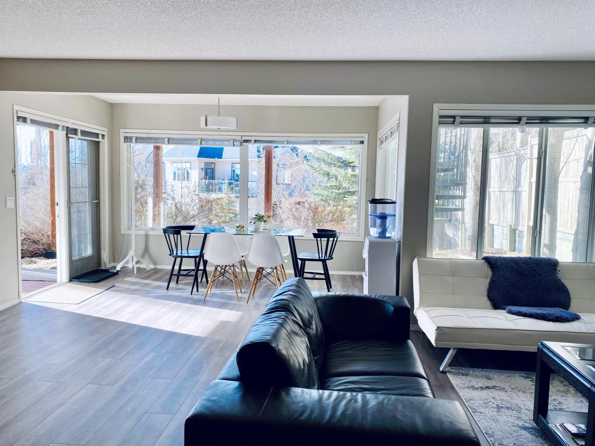 Private, Spacious, & Bright Home YYC Exterior photo